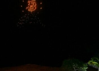 Millonario en criptomonedas ilumina el cielo de El Salvador con un Bitcóin